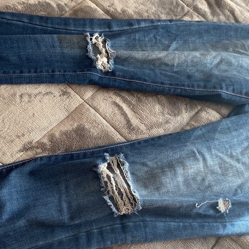 Cropped Ripped Jeans - Picture 2 of 2